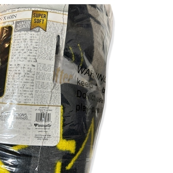 Harry Potter Loungefly plush throw 48 x 60 new in plastic - Picture 3 of 4